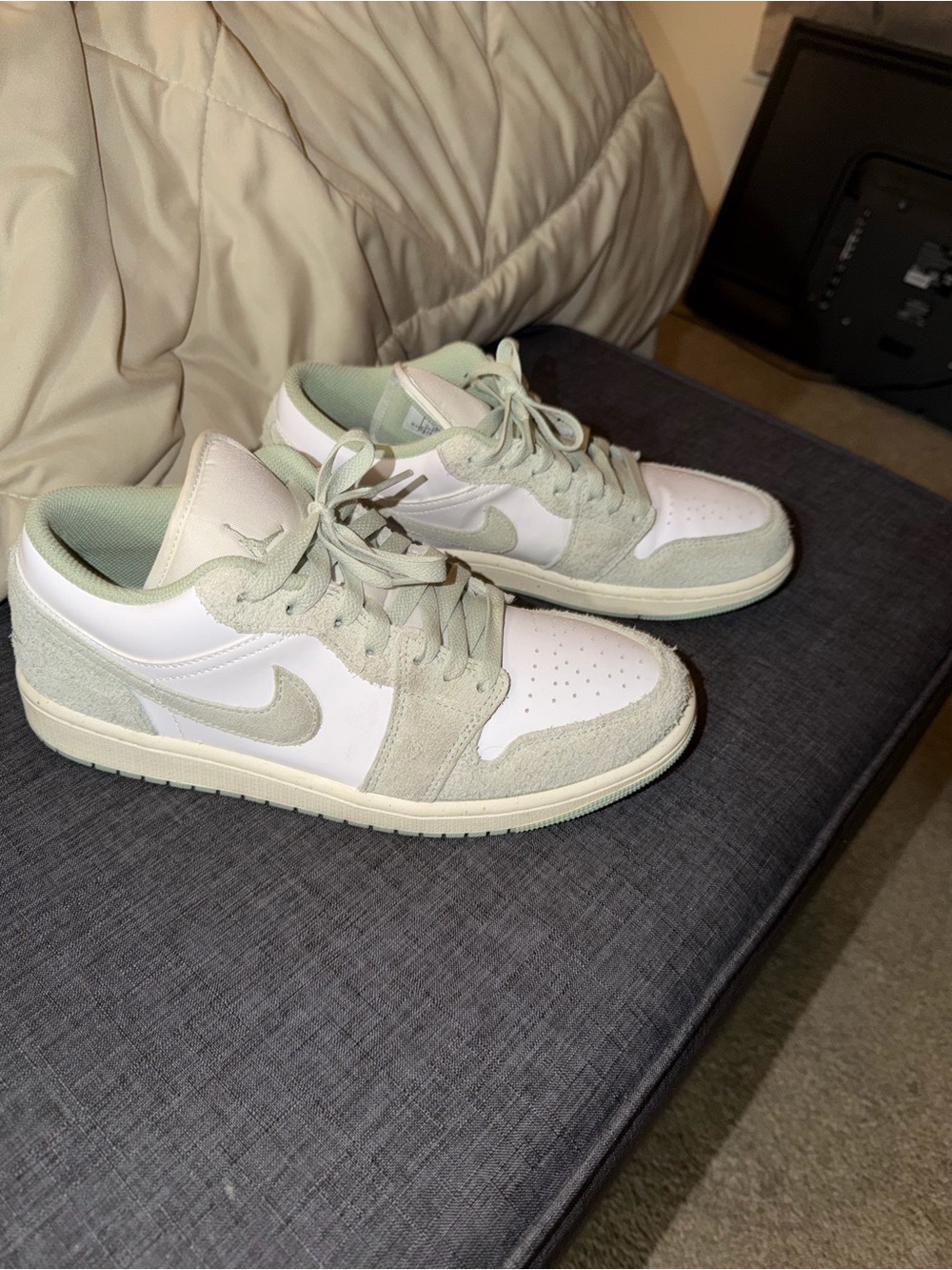 Nike Low-Top jordan 1 low in Pale Green suede and White